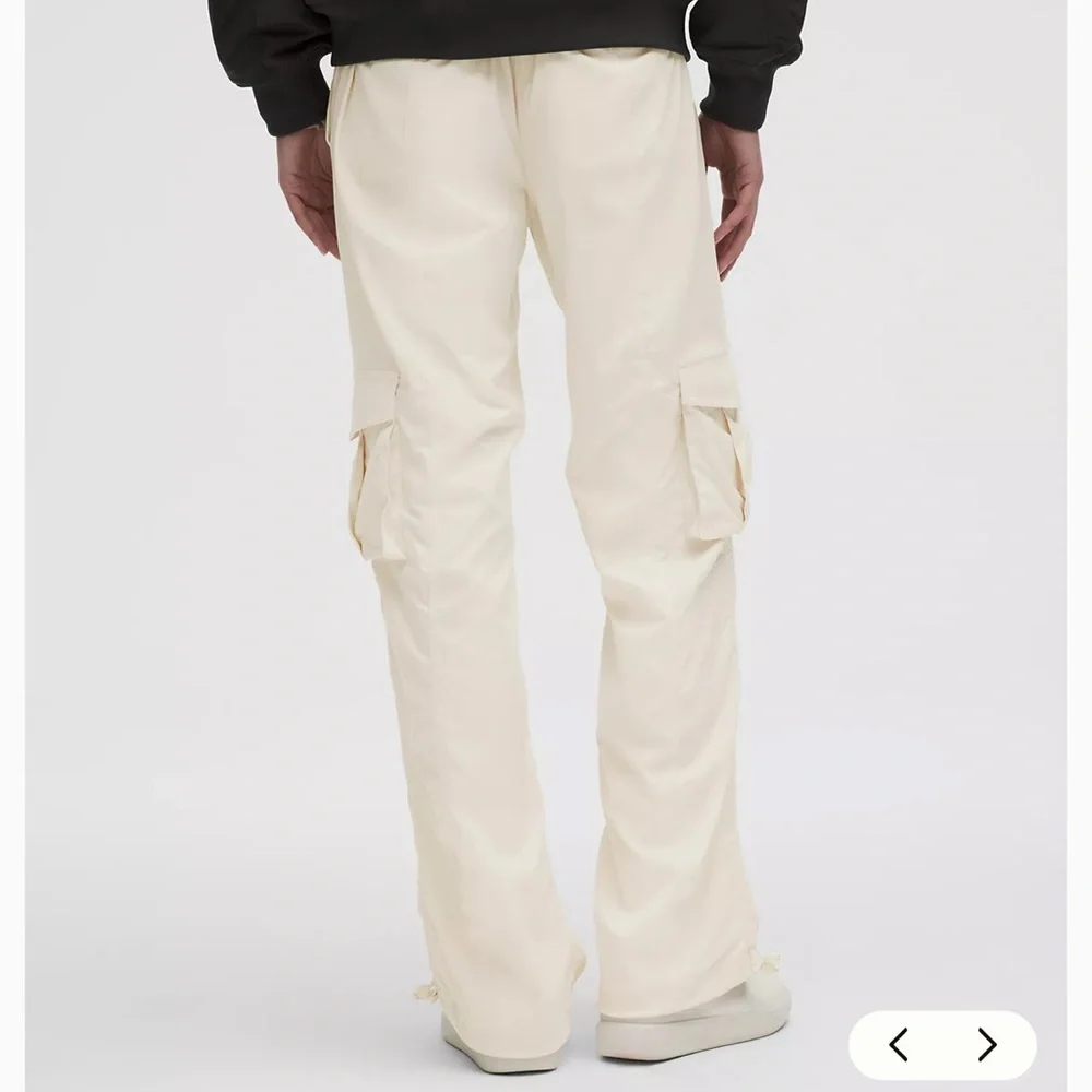 Lululemon Women’s Dance Studio Relaxed Fit Mid Rise Cargo Pant Untagged Size 12 - Picture 2 of 6